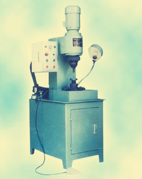 采購時選擇氣動鉚接機好還是液壓鉚接機好？