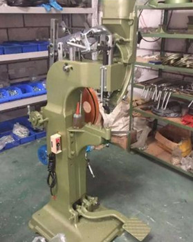 氣壓鉚接機的鉚頭會旋轉(zhuǎn)嗎？