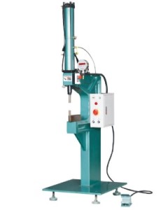 如何選擇無(wú)鉚釘鉚接機(jī)廠家及品牌？