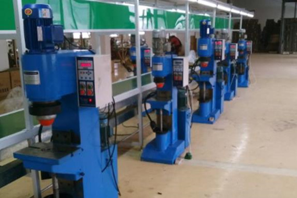 無鉚釘鉚接機廠家不會選？建議這樣選！ 圖2