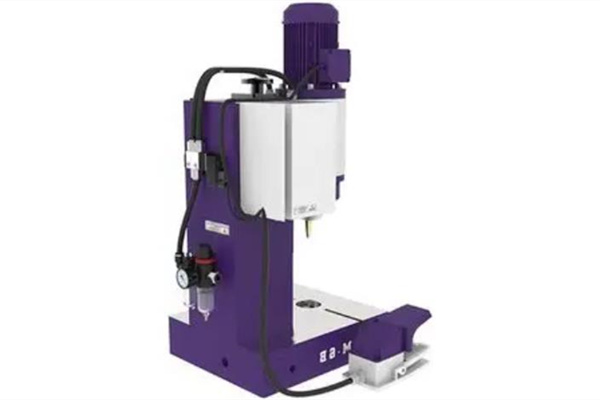 鉚頭不轉(zhuǎn)？可能使用的是徑向鉚接機(jī)！ 圖1