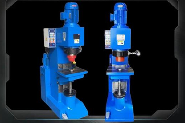 鉚頭不轉(zhuǎn)？可能使用的是徑向鉚接機(jī)！ 圖2