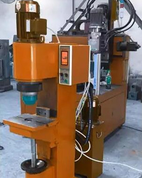 鉚接機廠家有哪些規(guī)格型號？