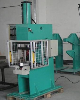 汽車行業(yè)如何運用鉚接機(jī)提高組件質(zhì)量和生產(chǎn)效率？