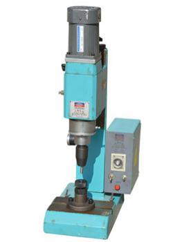 使用氣壓鉚接機(jī)時應(yīng)注意的十點內(nèi)容