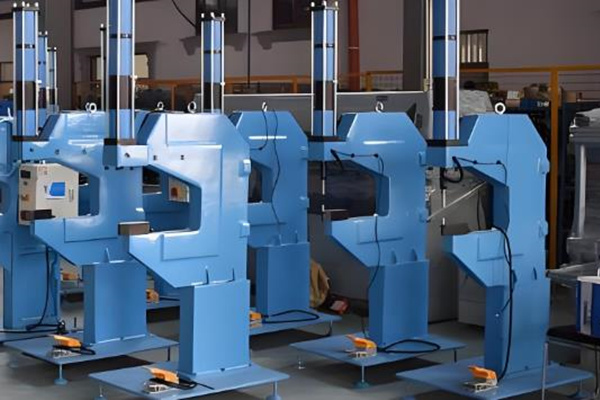 鉚接機(jī)出現(xiàn)小問(wèn)題？教你一招就搞定！